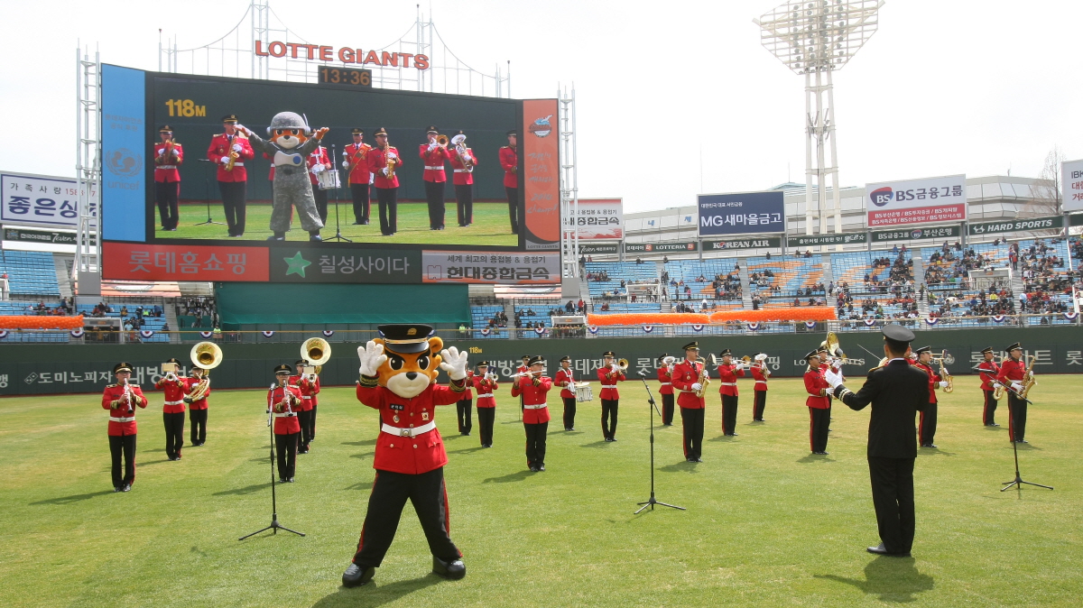 개막전 53사단 축하공연